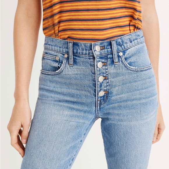 Madewell Cali Demi-Boot Jeans in Dory Wash: Comfort Stretch Edition, size 25 - Picture 2 of 9